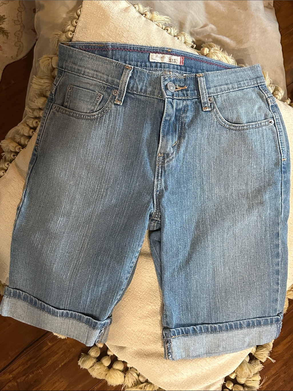 Levi's 515 Denim Bermuda Shorts Women's Size 6 Cuffed Light Wash